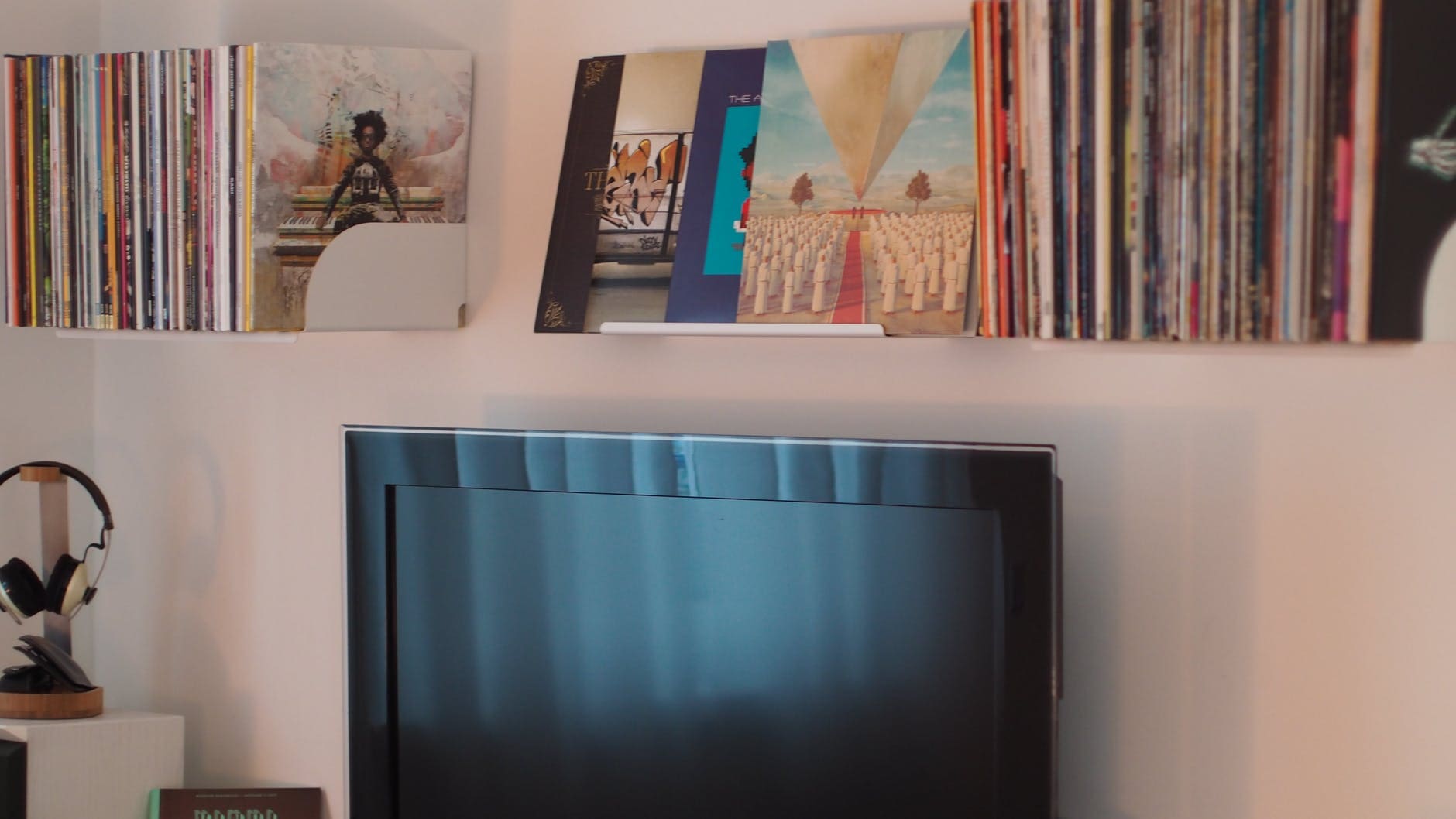 cómo conectar auriculares a la TV