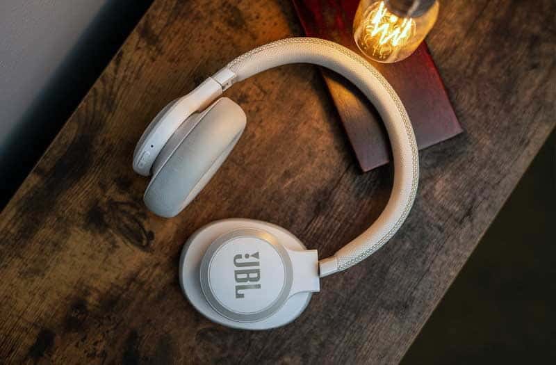 Auriculares bajos JBL Live 650BTNC