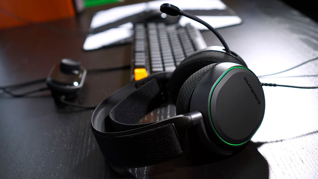 Headphones with a good microphone SteelSeries Arctis Pro USB
