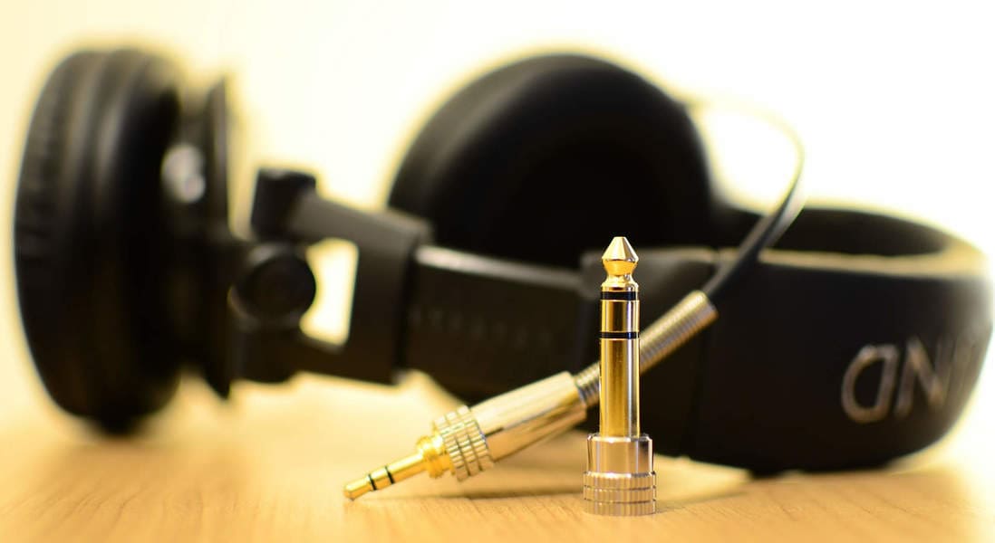 cómo conectar un micrófono a una computadora