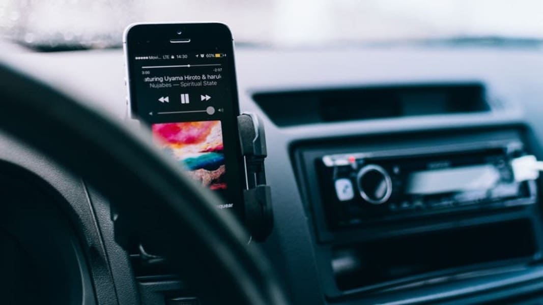 conectar el teléfono a la radio