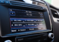 conectar la radio en el coche